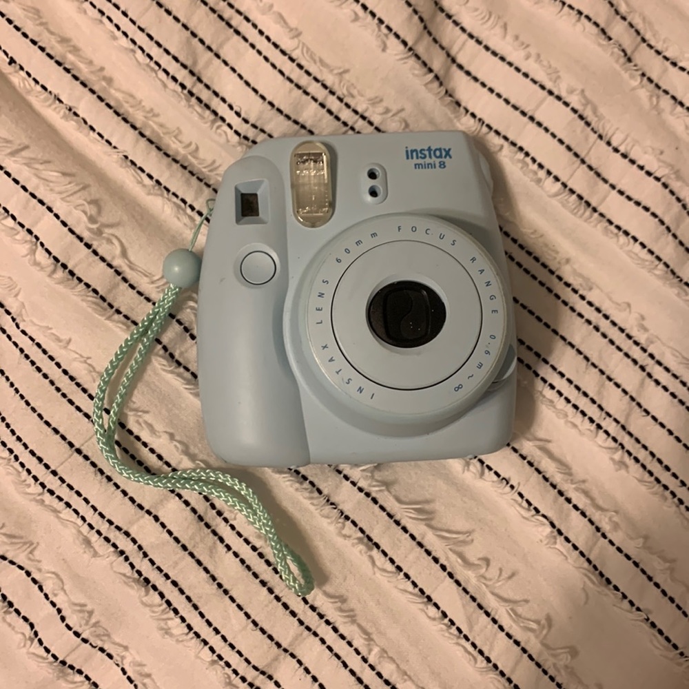 INSTAX MINI 8 CAMERA